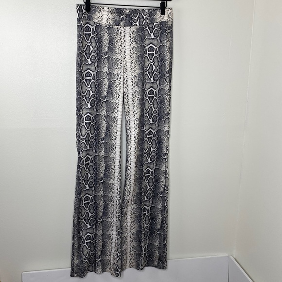 Snake Print Reptile Flared Pull-on Pants Suzy Shier Womens Size Small - Picture 2 of 8